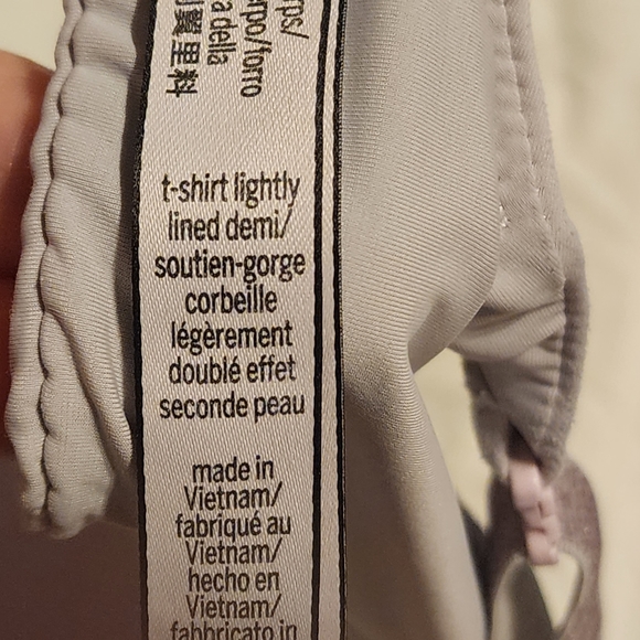 VS tshirt bra, 34DD - Picture 3 of 6